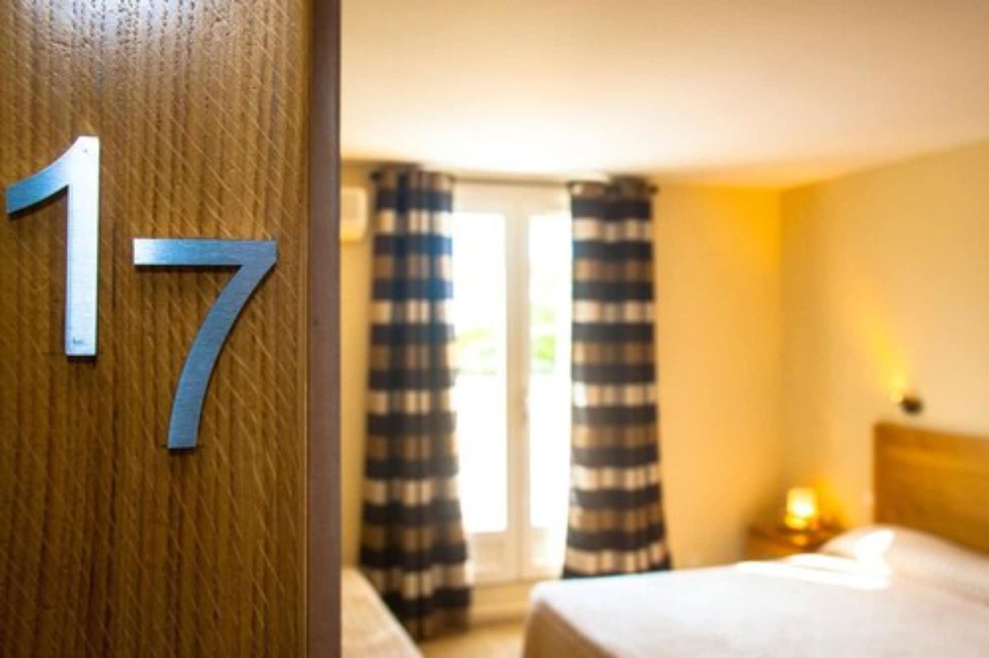 Hotel Cesario カルヴィ エクステリア 写真