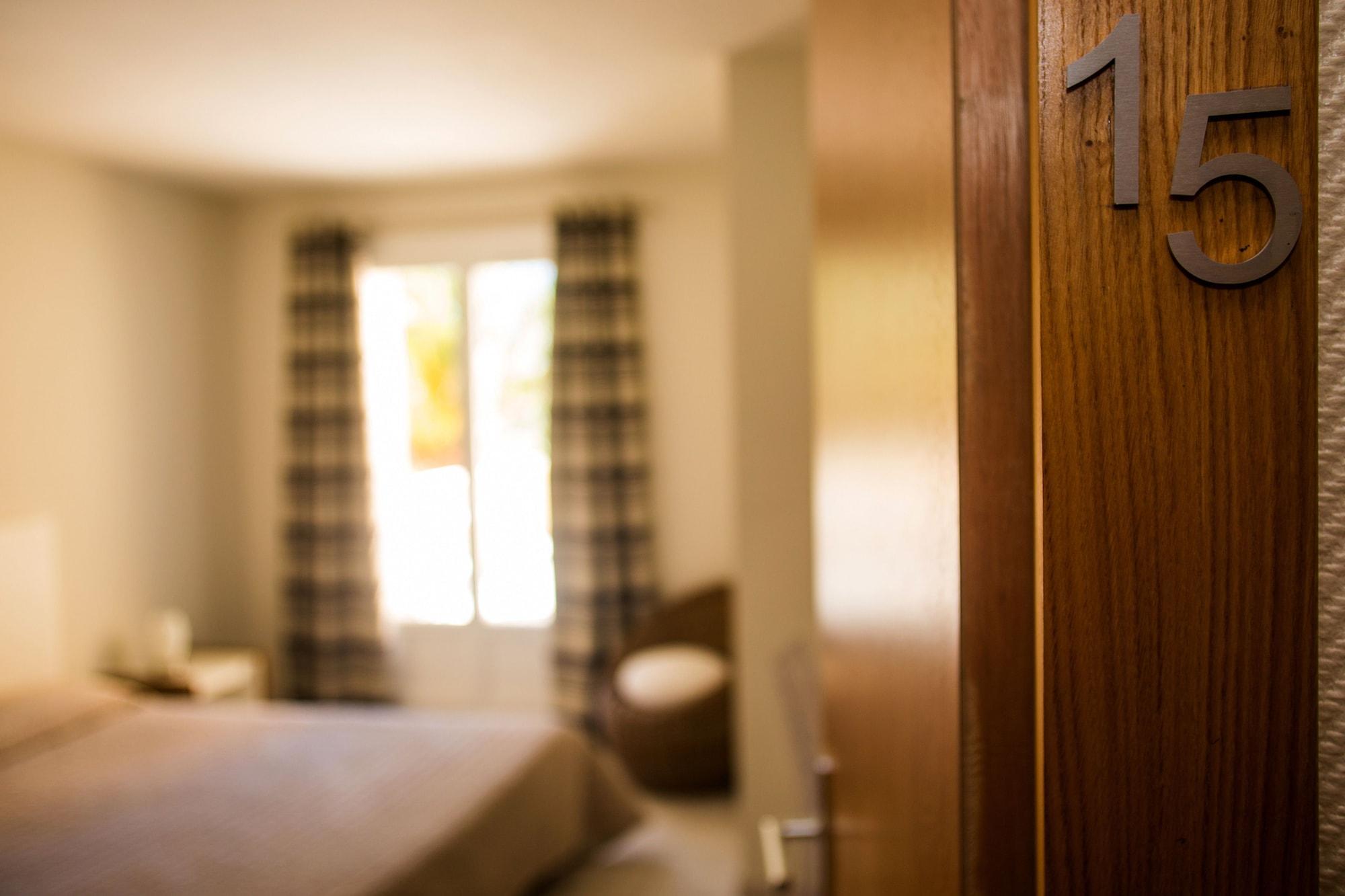 Hotel Cesario カルヴィ エクステリア 写真