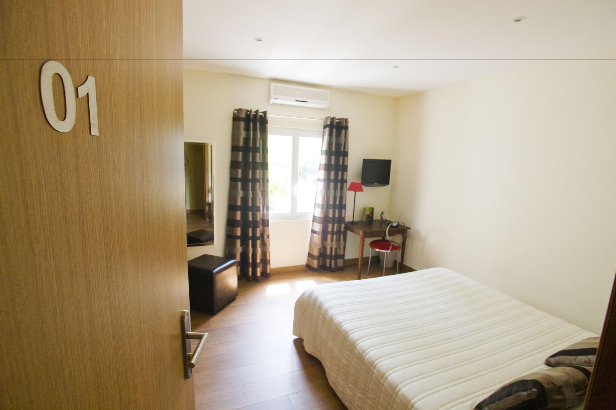 Hotel Cesario カルヴィ エクステリア 写真