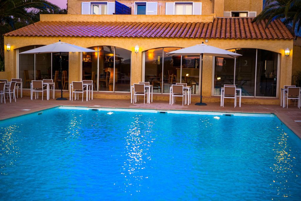Hotel Cesario カルヴィ エクステリア 写真