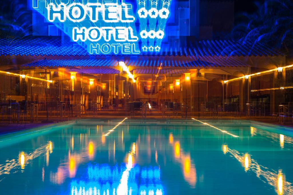 Hotel Cesario カルヴィ エクステリア 写真