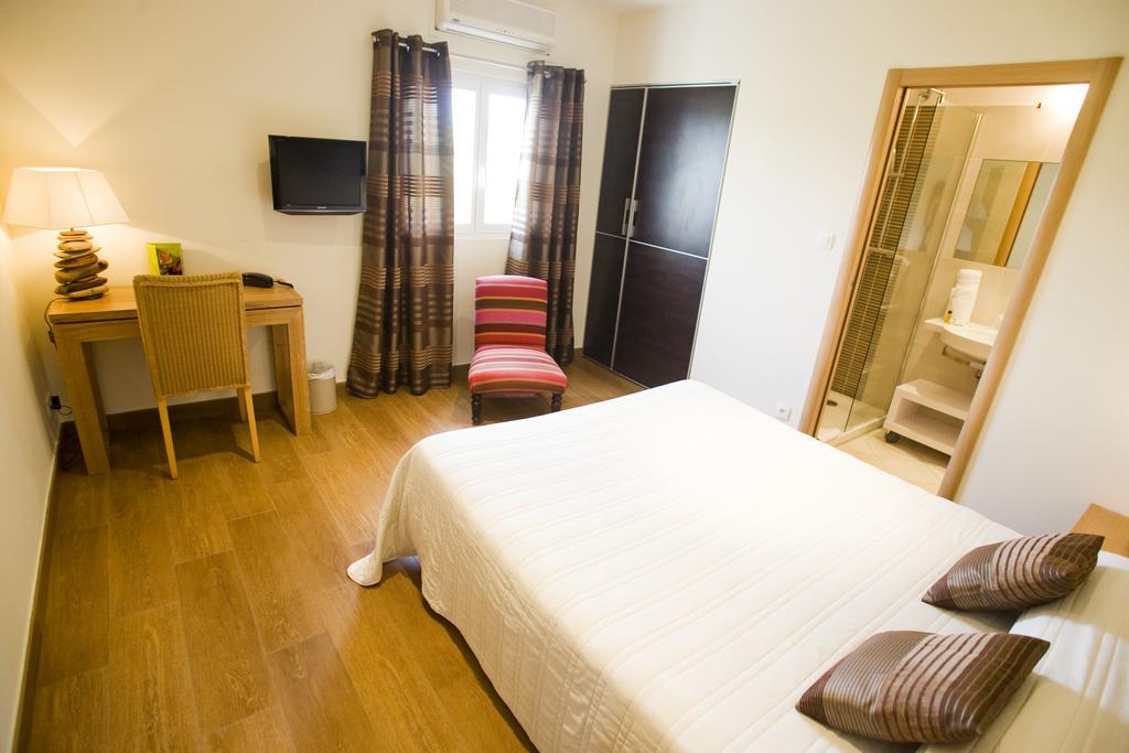 Hotel Cesario カルヴィ 部屋 写真