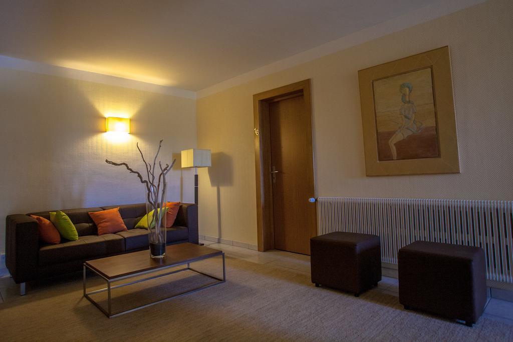 Hotel Cesario カルヴィ エクステリア 写真