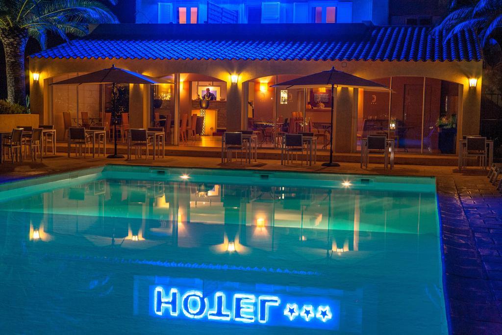 Hotel Cesario カルヴィ エクステリア 写真