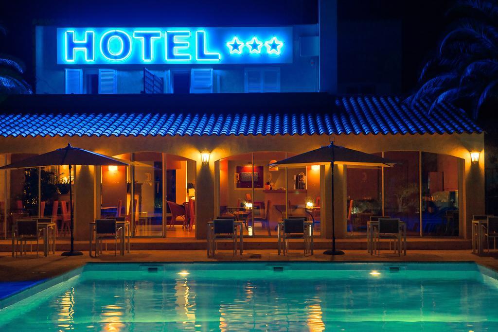 Hotel Cesario カルヴィ エクステリア 写真