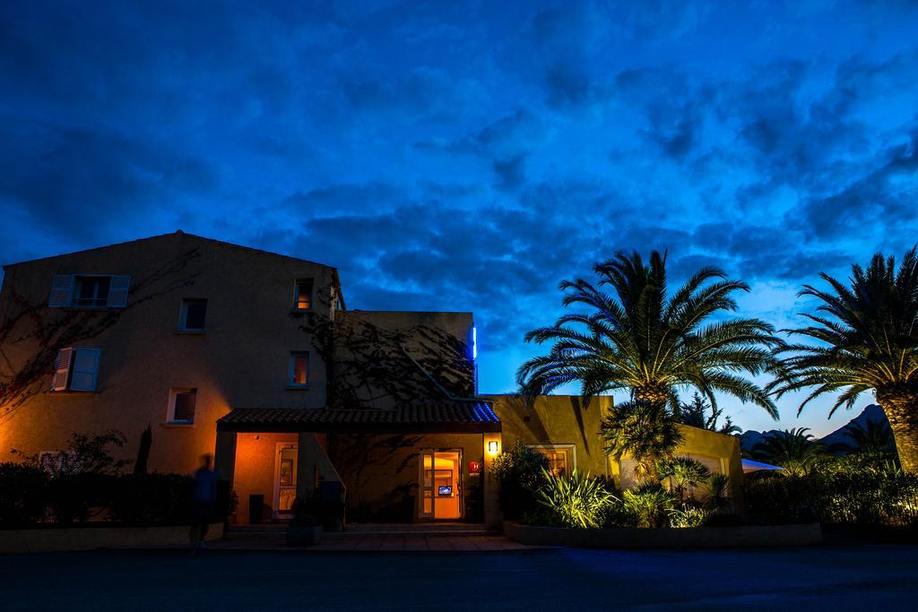 Hotel Cesario カルヴィ エクステリア 写真