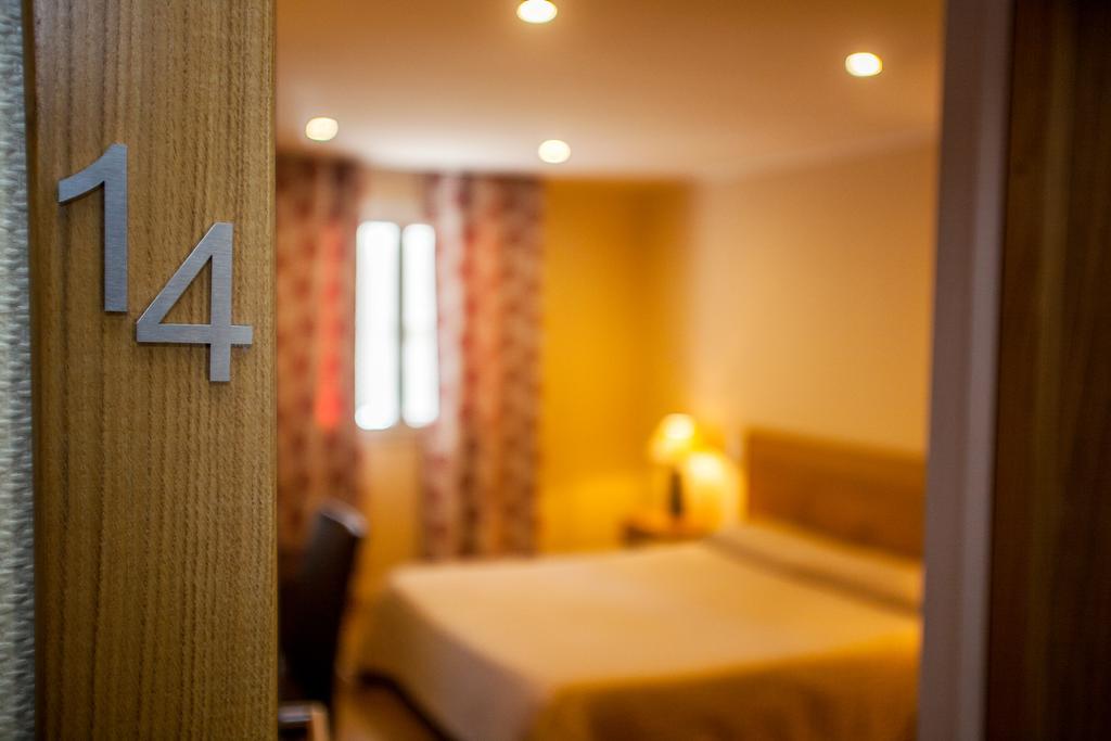 Hotel Cesario カルヴィ エクステリア 写真