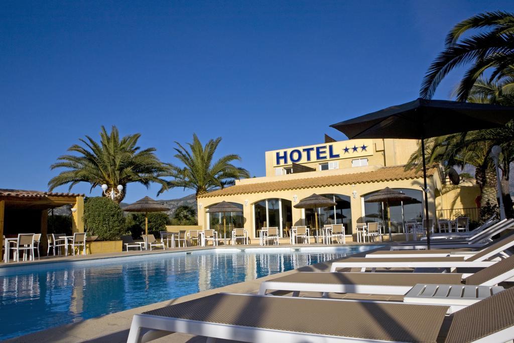 Hotel Cesario カルヴィ エクステリア 写真